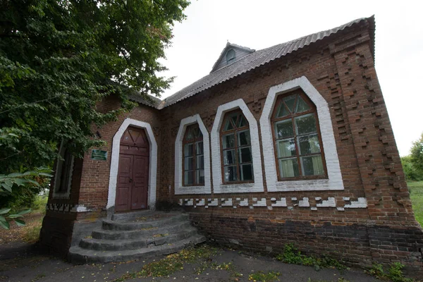 Pisochky Ukrajina Srpna 2019 Stará Škola Centru Města Budova Architekta — Stock fotografie