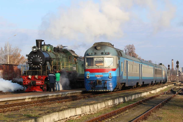 Smila Oekraïne November 2019 Stoomlocomotief 251 Dieseltrein 713 Het Station — Stockfoto