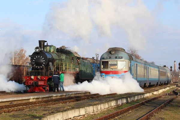 Smila Oekraïne November 2019 Stoomlocomotief 251 Dieseltrein 713 Het Station — Stockfoto