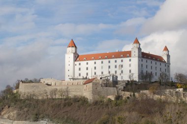 Bratislava beyaz kalesi Slovakya 'nın başkenti Bratislava' nın ana kalesidir. 