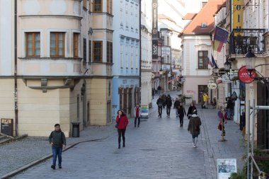Bratislava, Slovakya - 19 Kasım 2019: Bratislava Eski Kasabası Sokağı