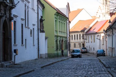Bratislava, Slovakya - 19 Kasım 2019: Bratislava Eski Kasabası Sokağı