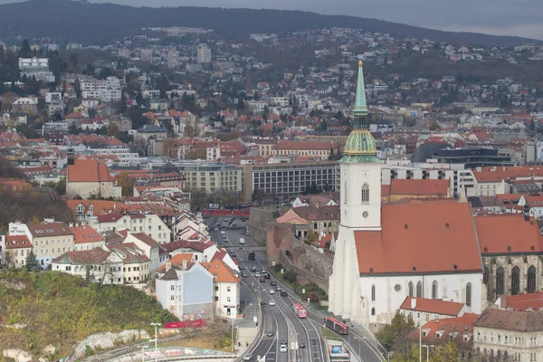 ブラチスラバ スロバキア 2019年11月18日 ほとんどのスナップから見た聖マーティン大聖堂 — ストック写真