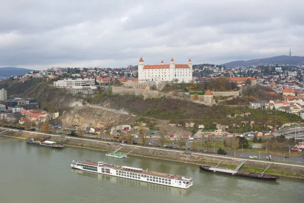 Bratislava Slovaquie Novembre 2019 Château Bratislava Parlement Bateau Croisière Sur — Photo