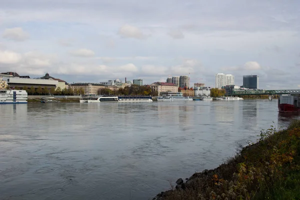 Bratislava Eslovaquia Noviembre 2019 Río Danubio Bratislava — Foto de Stock