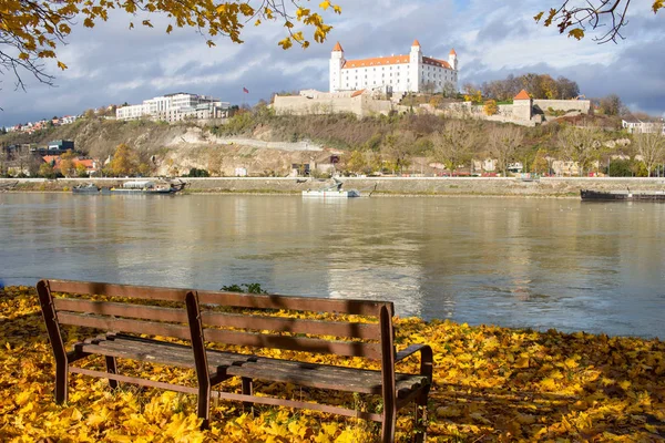 Bratislava Slovaquie Novembre 2019 Banc Avec Vue Sur Château Bratislava — Photo