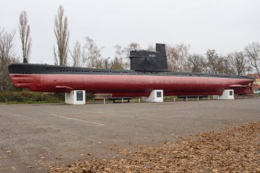 Odesa, Ukrayna - 17 Kasım 2019: Güneşli bir yaz gününde Odessa 'nın kahramanca savunmasının anısına. Sahil topçuları yok. 411