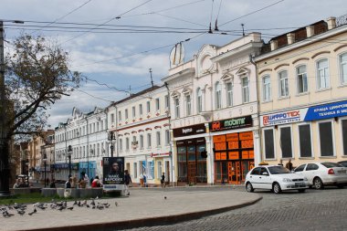 Kropyvnytskyi, Ukrayna - 30 Nisan 2017: Tarihi şehir merkezindeki eski bina 