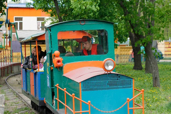 Kropyvnytskyi Oekraïne April 2017 Oude Sovjettrein Voor Kindertrein Stadspark — Stockfoto