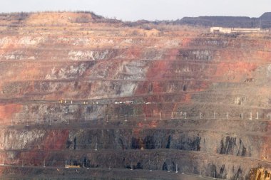 Kryvyi Rih 'deki Yugok Madencilik Toplama Tesisi' nin açık maden ocağında madencilik.