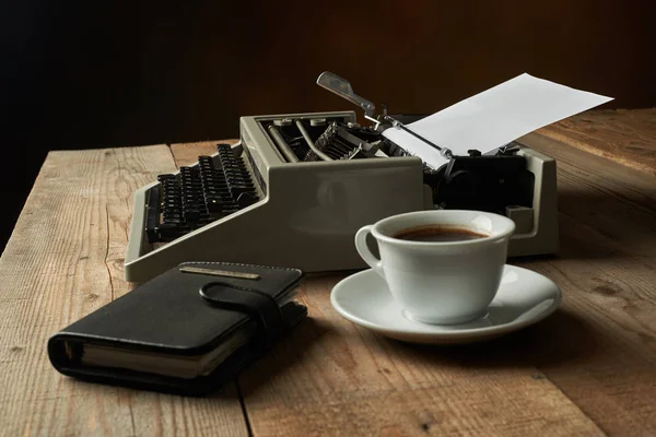 Old typewriter on wooden table with blank paper — Stock Photo, Image