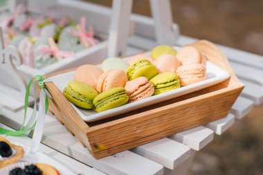 açık hava restoranı sofra düğün çiçekleri ile fotoğrafı