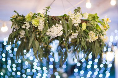 güzel düğün dekorasyon zemin üzerine çiçekli yakın çekim fotoğraf