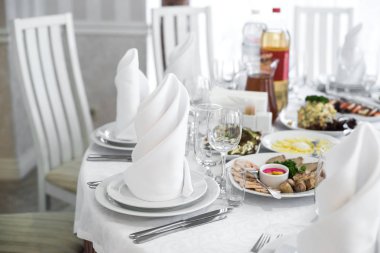 Şehir Restoran iç tablo ayarı ile fotoğrafı