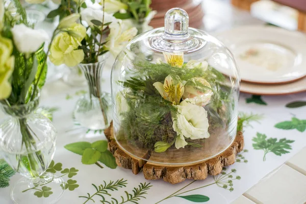 Foto Der Tischdekoration Restaurant Mit Blumen — Stockfoto