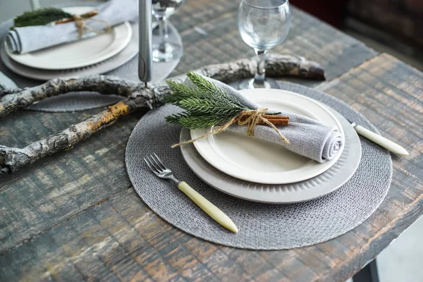 Foto Mesa Restaurante Aire Libre Con Platos Tenedor Cuchillo —  Fotos de Stock