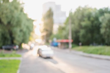 Bulanık kenti ile güneş batımında sokak