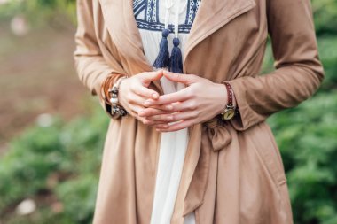 arka plan bulanık ceket genç kadın