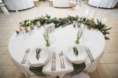 Kopmuş ve dekore edilmiş restoran düğün tablo görünümünü