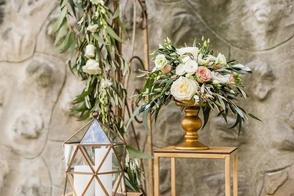 Decoração Casamento Floral Com Flores Frescas Pastel Velas — Fotografia de Stock