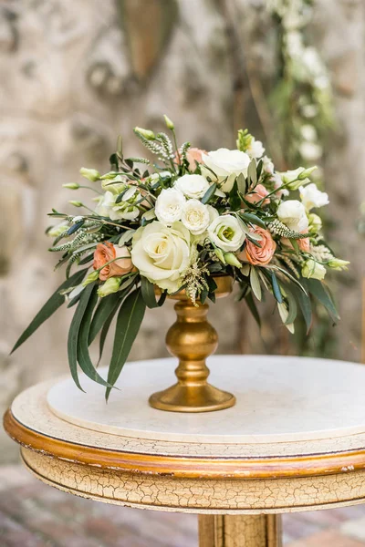 Floral wedding decoration with fresh pastel flowers on table