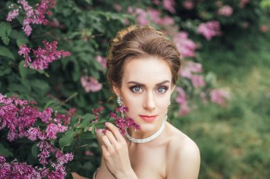 muhteşem model çiçekli Bahçe giyen elbise poz yazdırma 