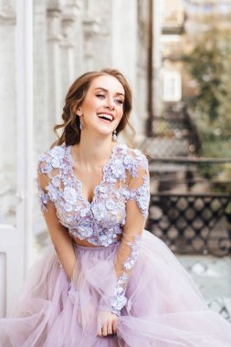 muhteşem gelin model balkonda poz 