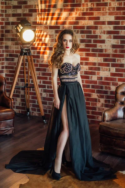 Wunderschönes Model Posiert Studio Schwarzem Kleid — Stockfoto