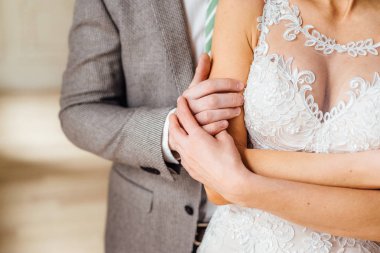 yakın çekim fotoğraf genç şık çift elele