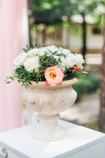 Flores Encantadoras Frescas Mesa Para Decoração Casamento — Fotografia de Stock