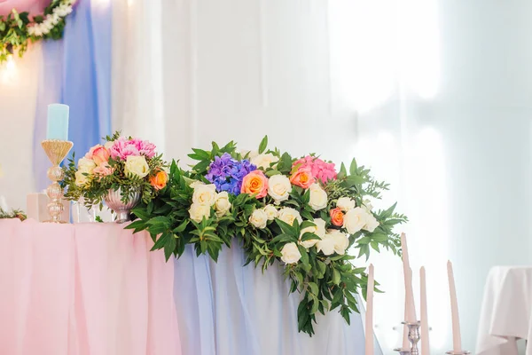 Flores Encantadoras Frescas Mesa Para Decoração Casamento — Fotografia de Stock