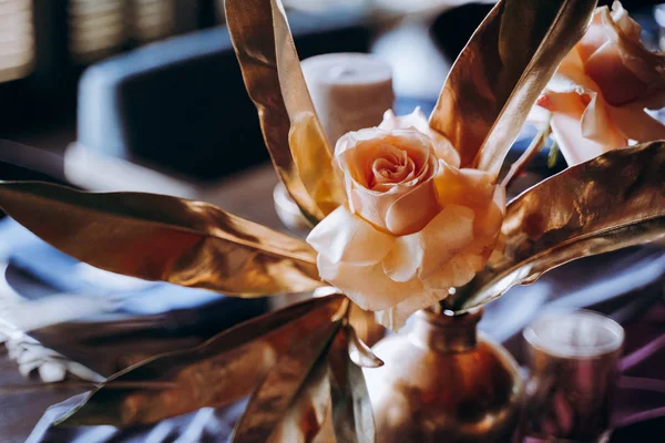 Hermosa Decoración Boda Estilo Tropical Orilla Del Río Primer Plano — Foto de Stock