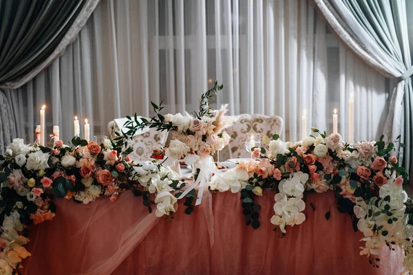 Decorado Com Flores Servido Para Mesa Banquete Casamento Dentro Casa — Fotografia de Stock