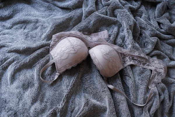 Reggiseno Sdraiato Letto Camera Letto — Foto Stock