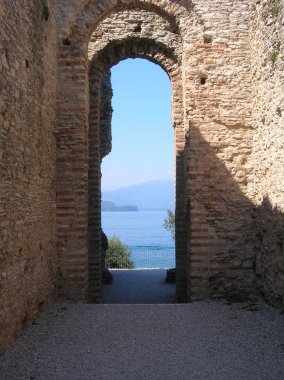 Sirmione'da (Bs) - İtalya Catullus, arkeolojik alan mağaralar