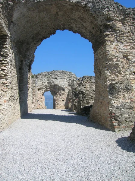 Sirmione'da (Bs) - İtalya Catullus, arkeolojik alan mağaralar