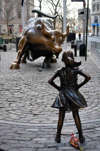 Estatua de niña sin miedo — Foto de Stock