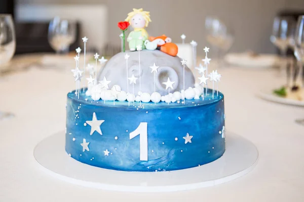 Торт на перший день народження — стокове фото
