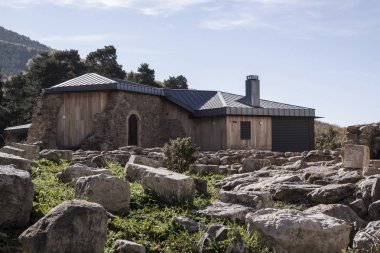 Panoramik Cistercian Manastırı kalıntıları, çatı olmadan '. Collado Hermoso, Segovia. İspanya