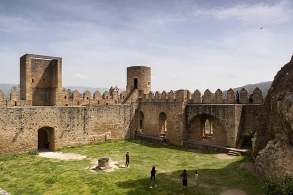 Köy Frias Burgos, Castilla y Leon içinde. İspanya. Antik ve ortaçağ mimarisi ile kale.