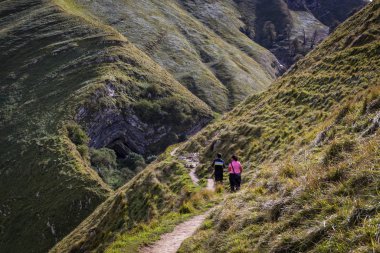 Aezkoa 'daki Arpea mağarası. Navarra ve Fransa arasındaki Irati Ormanı. Pireneler 'in dağlarındaki turist mağarası..