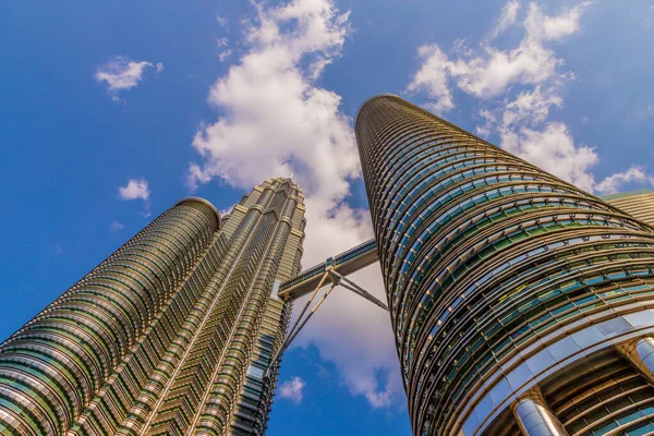 Башни-близнецы Петронас в Куала-Лумпуре — стоковое фото