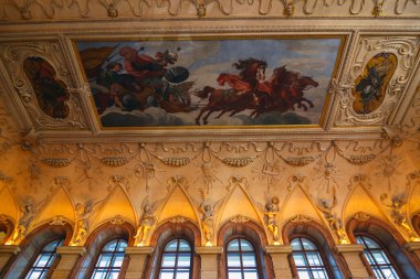 Prague, Çek Cumhuriyeti - 20 Ağustos 2011: iç mekanlar ve freskleri Wallenstein Sarayı Prag çek Senato şu anda ev