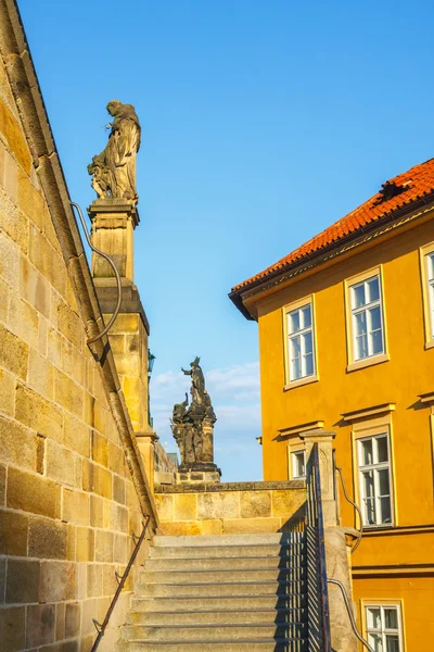 Architektura w historycznym centrum Pragi. Praga jest stolicą Czechy — Zdjęcie stockowe