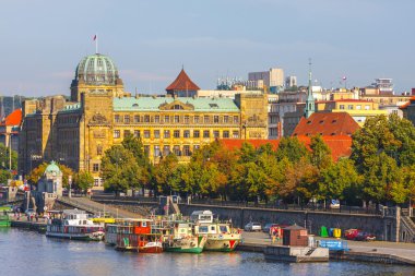 Prague, Çek Cumhuriyeti, 19 Eylül 2011: akşam görünümü Prag tarihi merkezi Nehri Vltava, Çekya yukarıda üzerinde