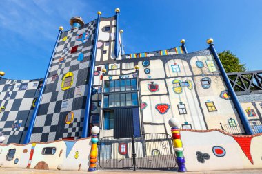 Vienna, Avusturya - 15 Ekim 2016: Ölü yakma tesisi Viyana'da ünlü Avusturyalı mimar Friedensreich Hundertwasser tarafından inşa