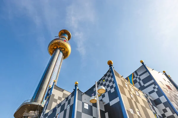 Vienna, Avusturya - 15 Ekim 2016: Ölü yakma tesisi Viyana'da ünlü Avusturyalı mimar Friedensreich Hundertwasser tarafından inşa