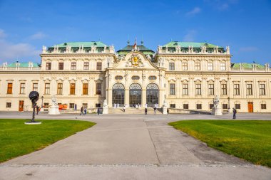 Vienna, Avusturya - 15 Ekim 2016: Belvedere Sarayı ve Bahçe Viyana'da. Ana palace - Upper Belvedere. Avusturya.