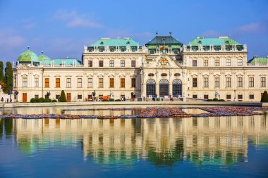 Vienna, Avusturya - 15 Ekim 2016: Belvedere Sarayı ve Bahçe Viyana'da. Ana palace - Upper Belvedere. Avusturya.