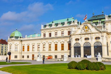 Vienna, Avusturya - 15 Ekim 2016: Belvedere Sarayı ve Bahçe Viyana'da. Ana palace - Upper Belvedere. Avusturya.